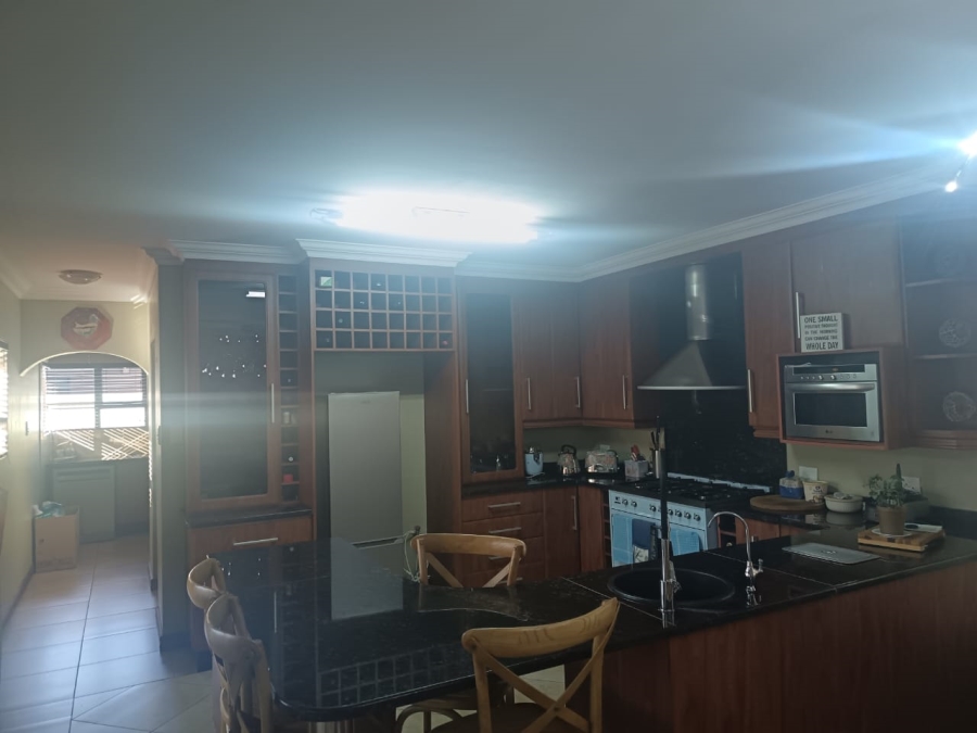 4 Bedroom Property for Sale in Roylglen Gardens Northern Cape